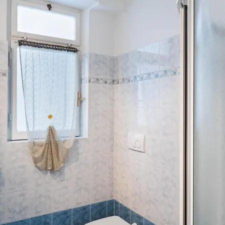 Central Holiday In With Balcony Vakantiehuis