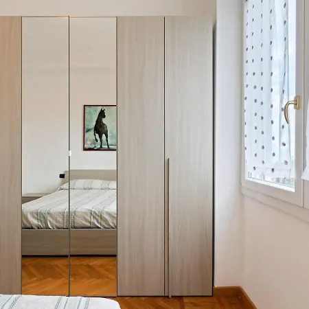 Central Holiday In With Balcony Vakantiehuis