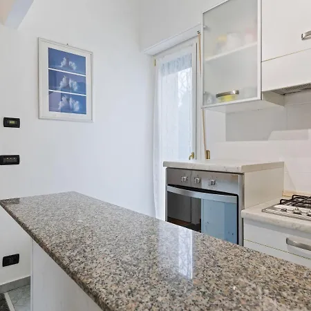 Central Holiday In With Balcony Vakantiehuis San Remo